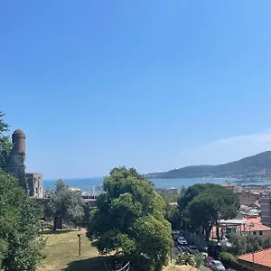 the-castle-house.hotelitalianriviera.com/